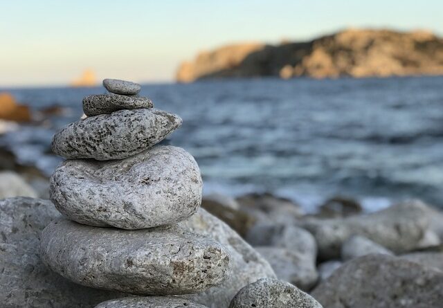 spiaggia-pietre